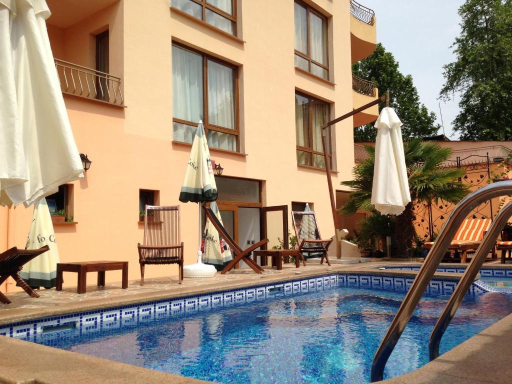 Family Hotel Hit Китен Экстерьер фото
